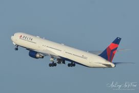 Delta Airlines - Boeing B767-423 - N825MH - 25R - 19/01/2020